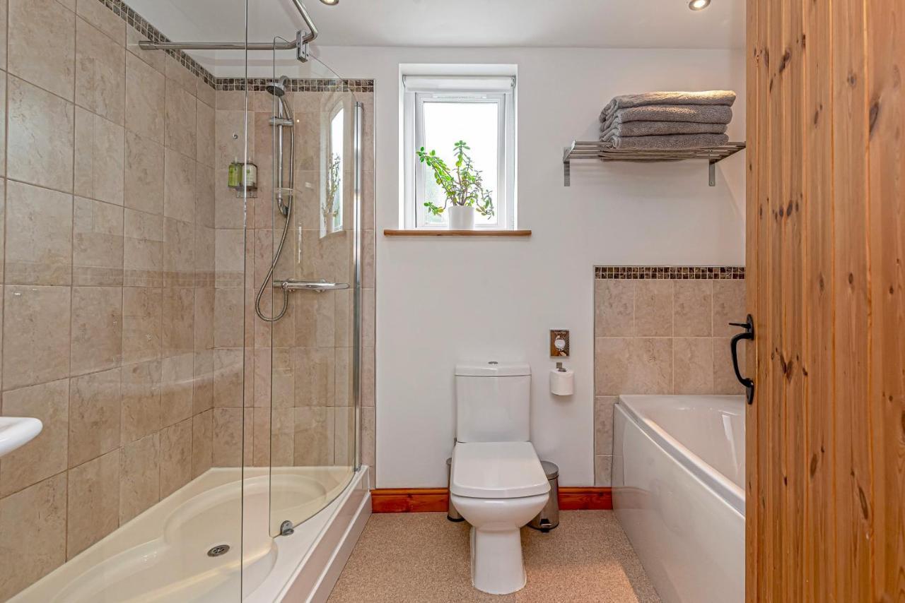 Laurel - Pet-Friendly Cottage With Indoor Pool, Hot Tub & Panoramic Snowdonia Views Colwyn Bay Zewnętrze zdjęcie